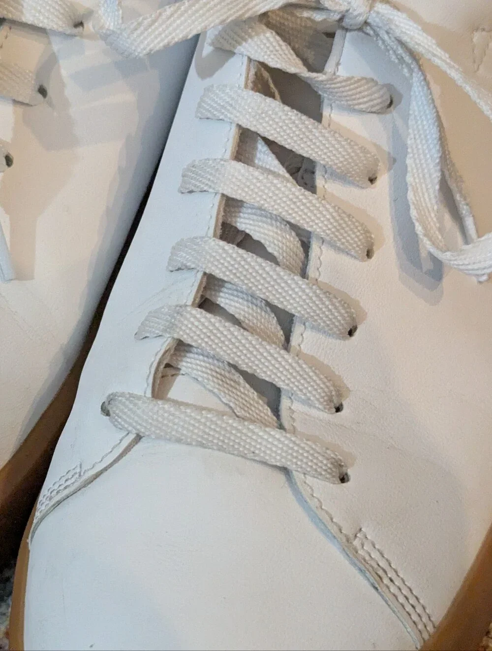 Everlane The ReLeather Tennis Shoe Size Men's 12 Women's 14 White / Gum Sole